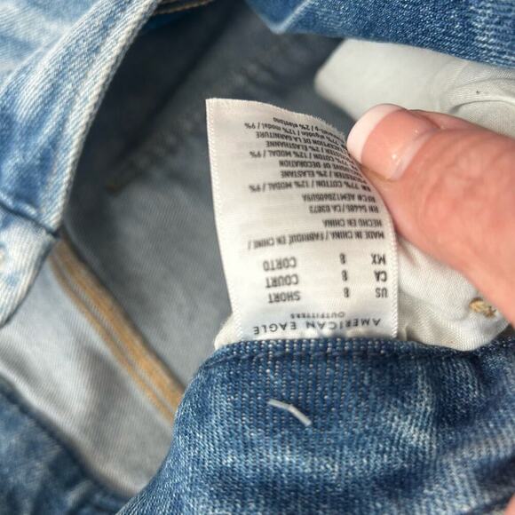 American Eagle Women's Size 8 Short Curvy Mom Jean Distressed holes - Picture 2 of 10